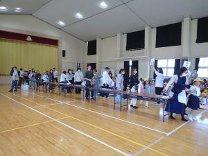 引き渡しの様子