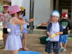 水鉄砲でえがお