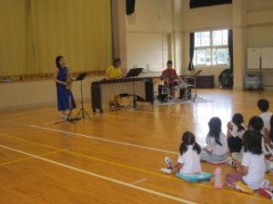 生演奏に聞き惚れる