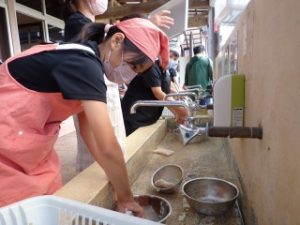 片づけも４年生に任せてね！