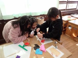 おもちゃで遊ぶ１年生