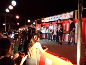 6年生も活躍した大抽選会。